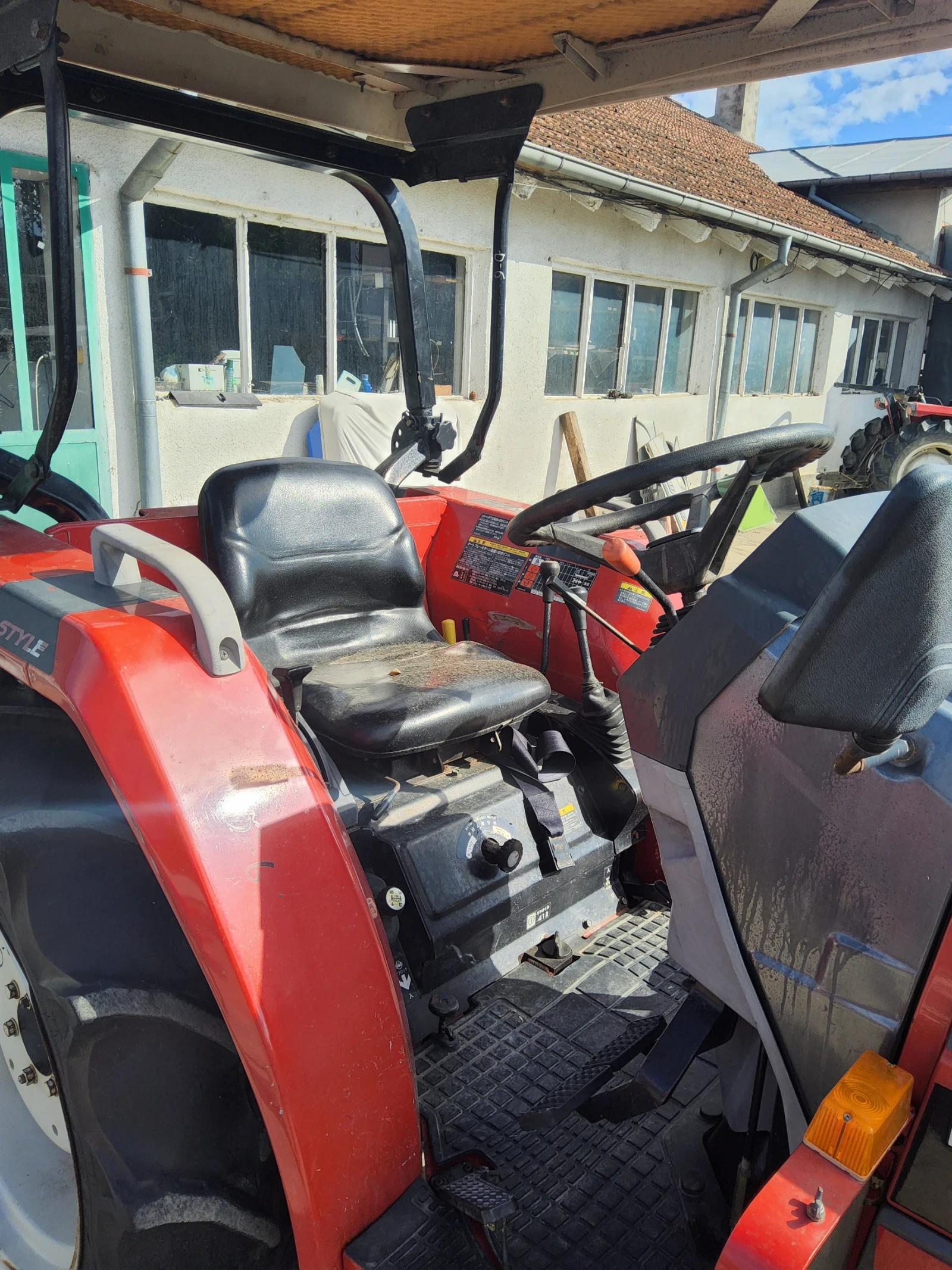 Трактор Mitsubishi MT 25, снимка 11 - Селскостопанска техника - 55933350
