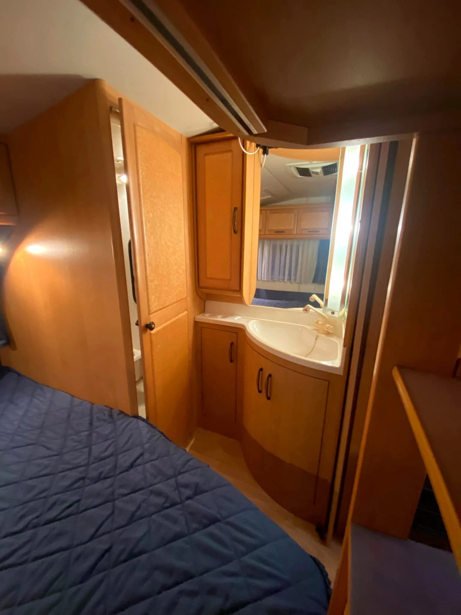 Каравана Hobby Exclusive, снимка 3 - Каравани и кемпери - 53707306