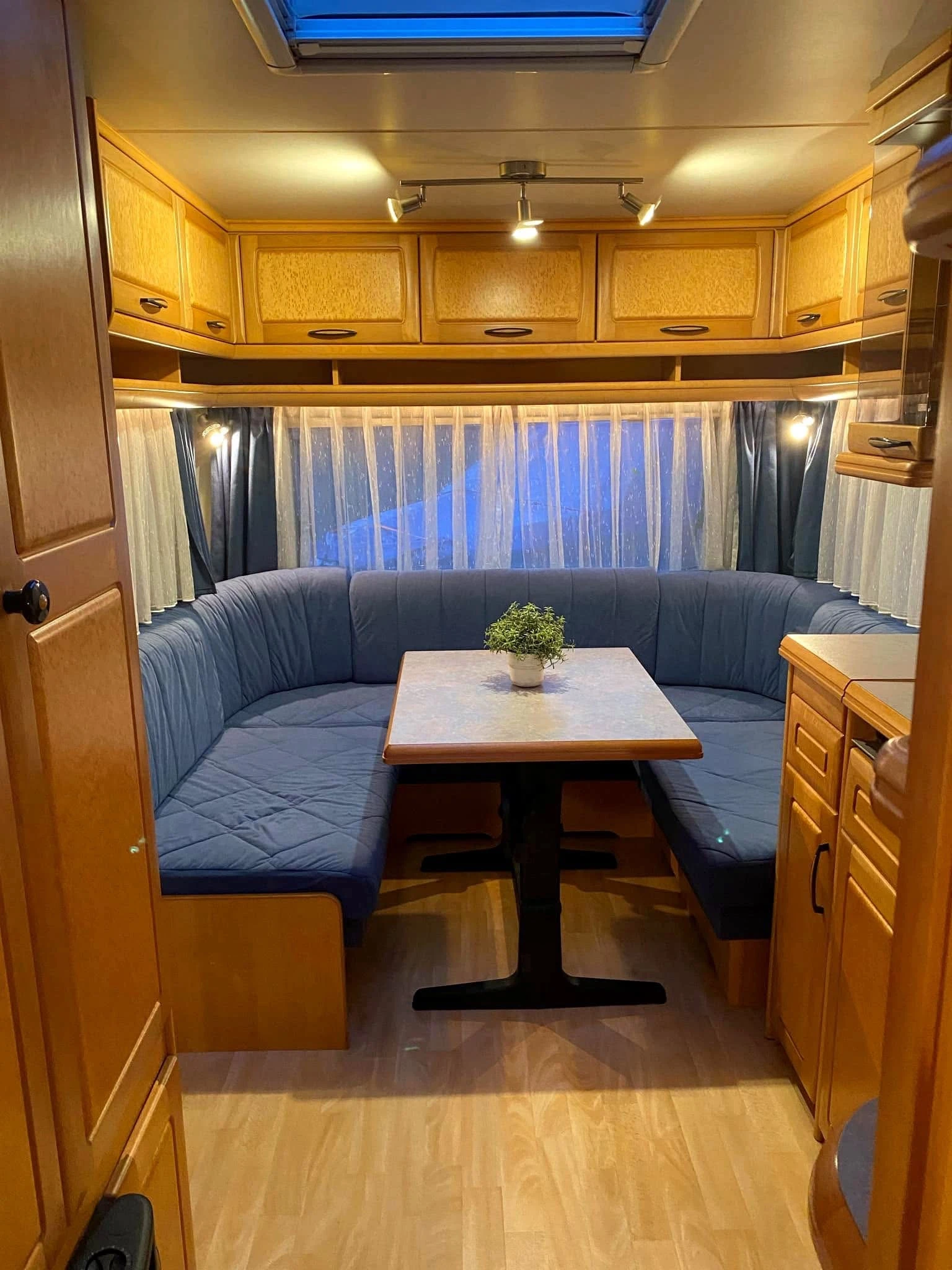 Каравана Hobby Exclusive