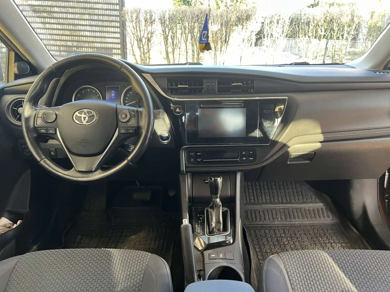 Toyota Corolla 1.6, снимка 4 - Автомобили и джипове - 53026292