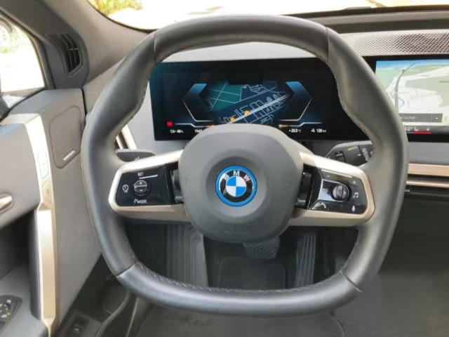 BMW iX xDRIVE/40/326HP/SPORT/HUD/SKY LOUNGE/360/ACC/518z, снимка 8 - Автомобили и джипове - 55129613