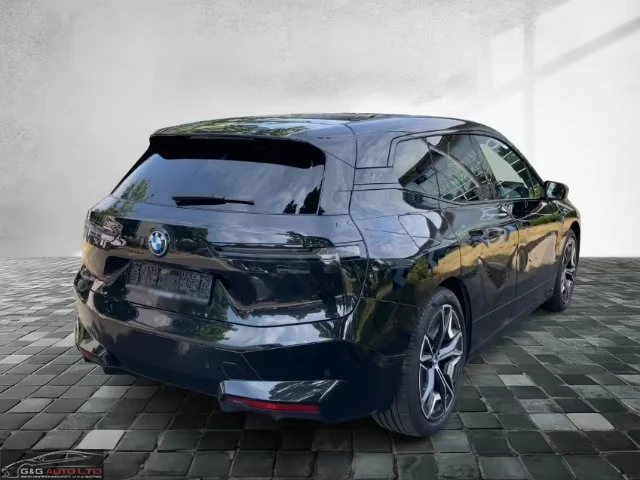 BMW iX xDRIVE/40/326HP/SPORT/HUD/SKY LOUNGE/360/ACC/518z, снимка 5 - Автомобили и джипове - 55129613