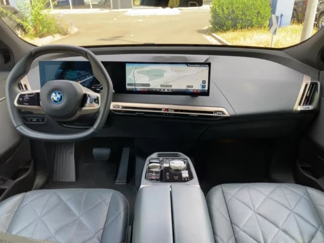 BMW iX xDRIVE/40/326HP/SPORT/HUD/SKY LOUNGE/360/ACC/518z, снимка 9 - Автомобили и джипове - 55129613