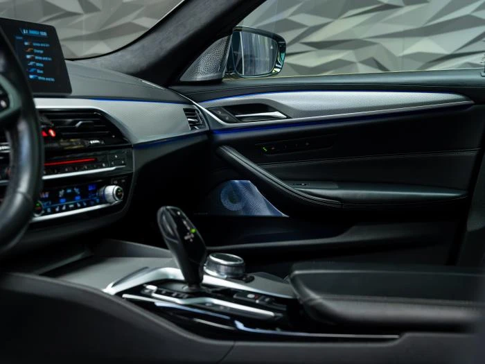 BMW 550 M550D* XDRIVE* M-SPORT* B&W* 360* HUD* PANO* SOFTC | Mobile.bg � ����������� 9