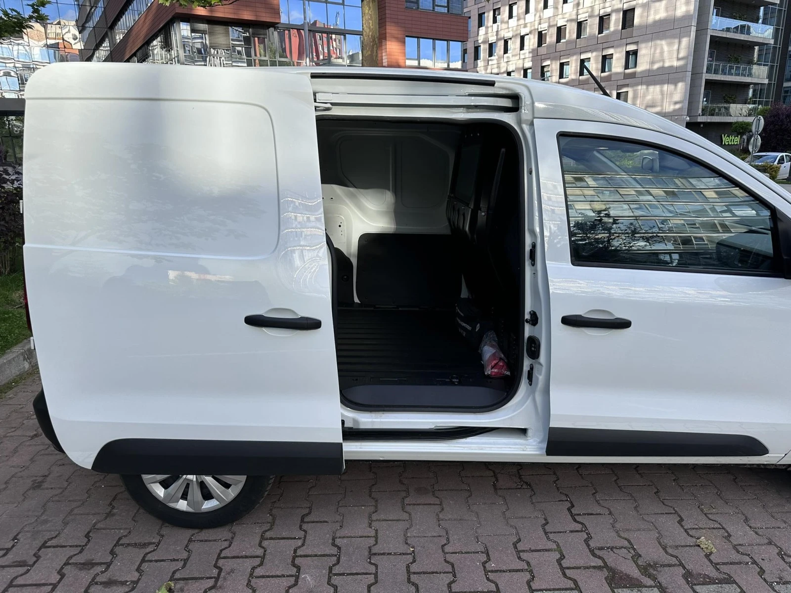 Renault Express 1.3TCe, 2023г., БЕНЗИН - изображение 6