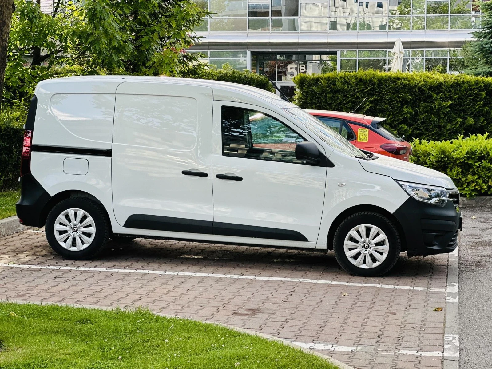 Renault Express 1.3TCe, 2023г., БЕНЗИН - изображение 5