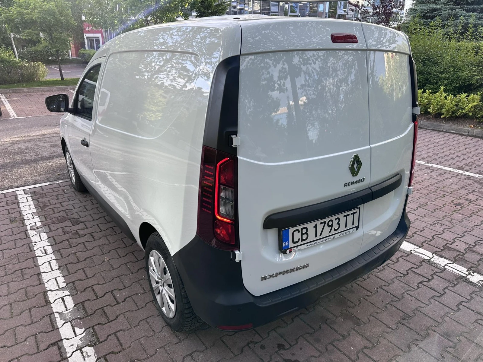 Renault Express 1.3TCe, 2023г., БЕНЗИН - изображение 9