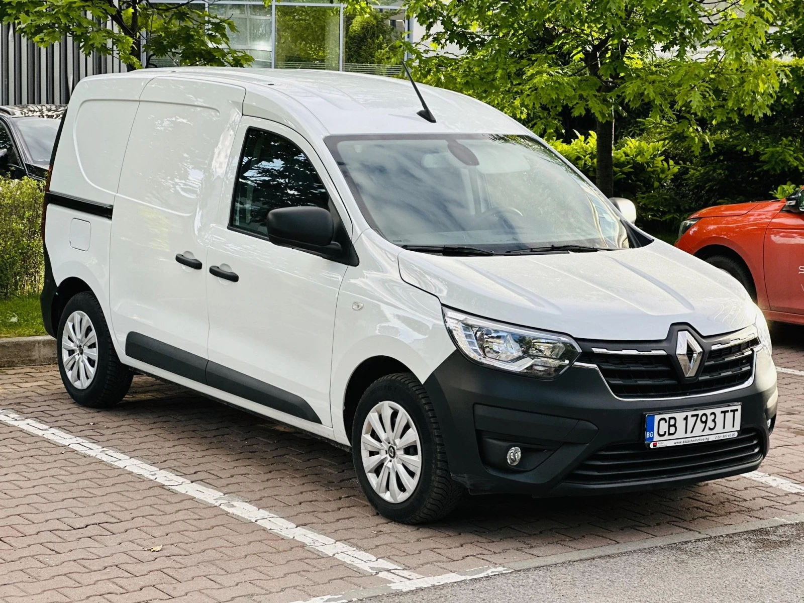 Renault Express 1.3TCe, 2023г., БЕНЗИН - изображение 2