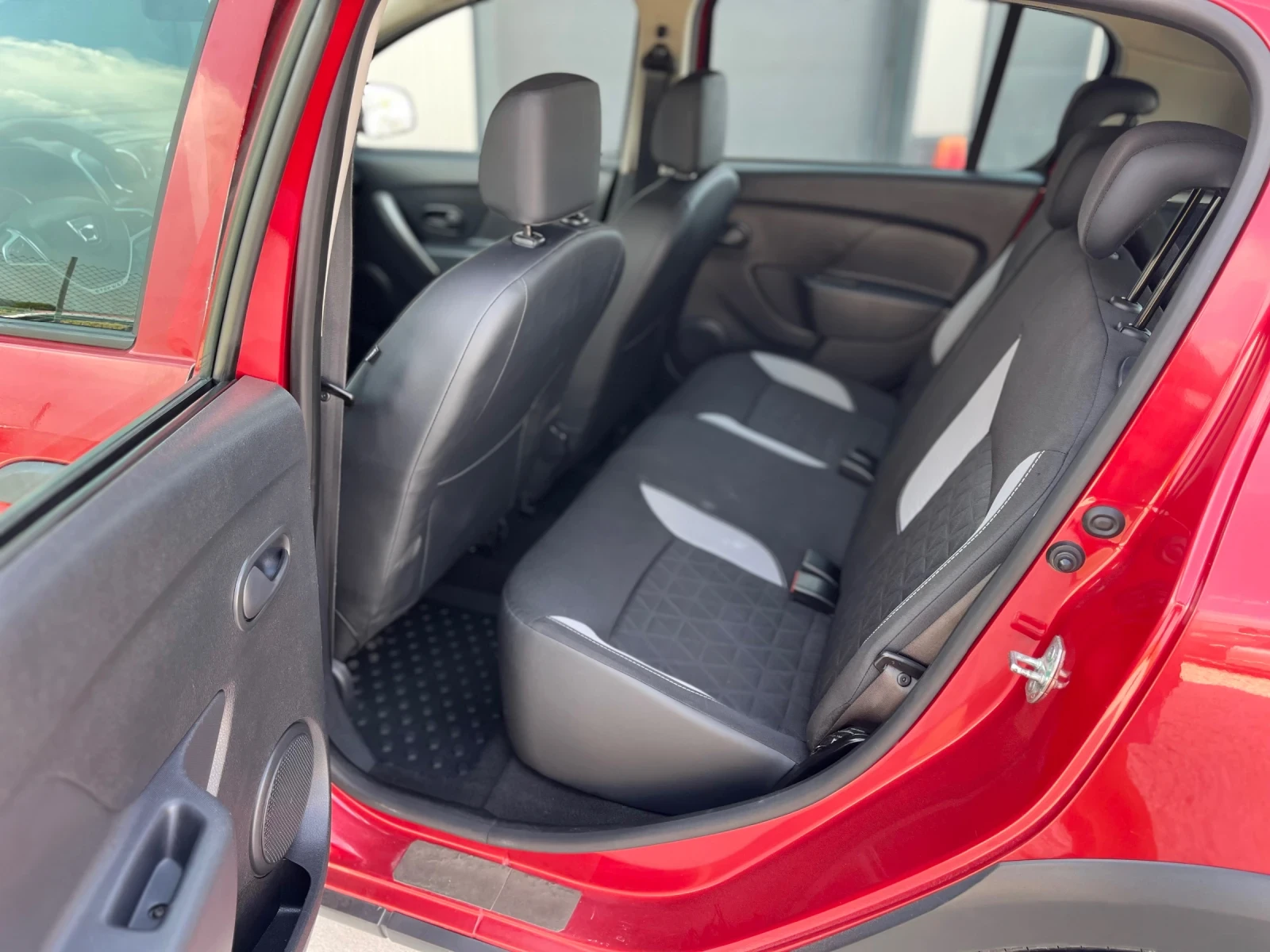 Dacia Sandero STEPWAY - изображение 8