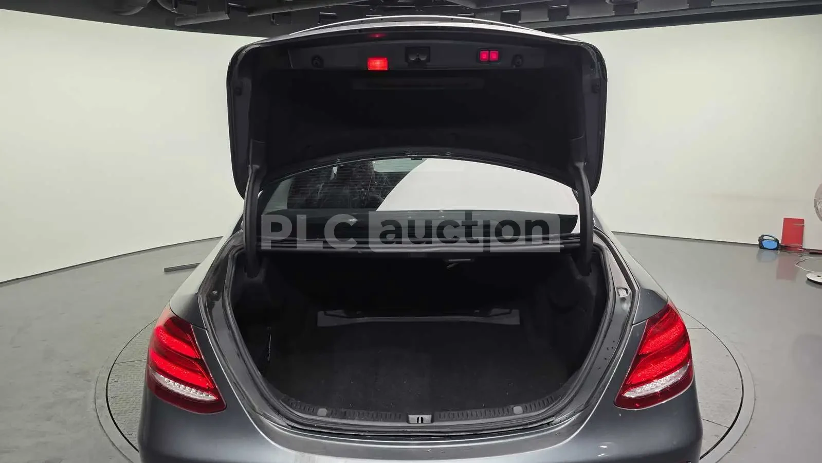 Mercedes-Benz E 220 �������� * ������� * KEYLESS * HEAD-UP * BURMESTER | Mobile.bg � ����������� 17