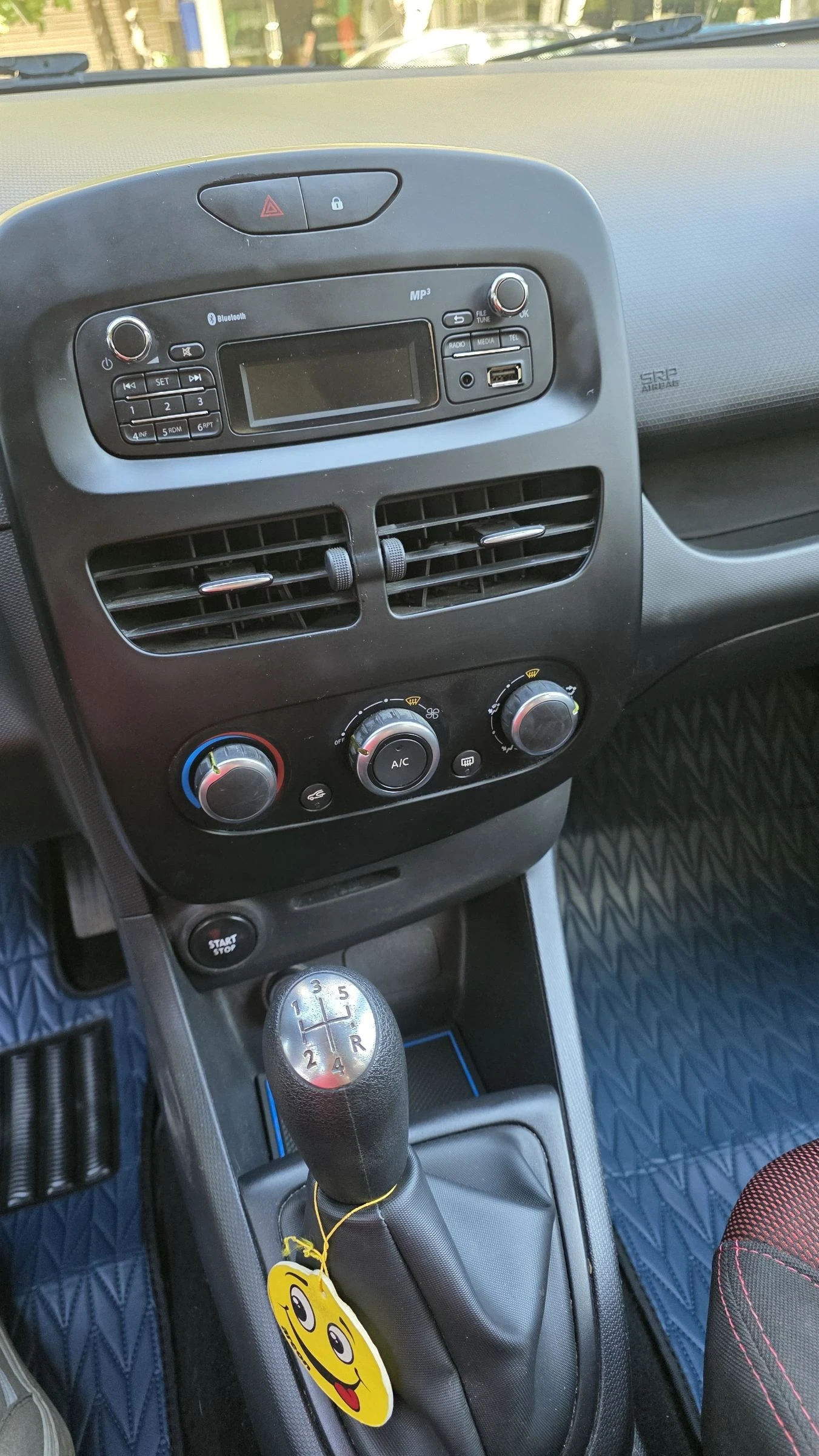 Renault Clio 1.5 DCI, снимка 15 - Автомобили и джипове - 54718280