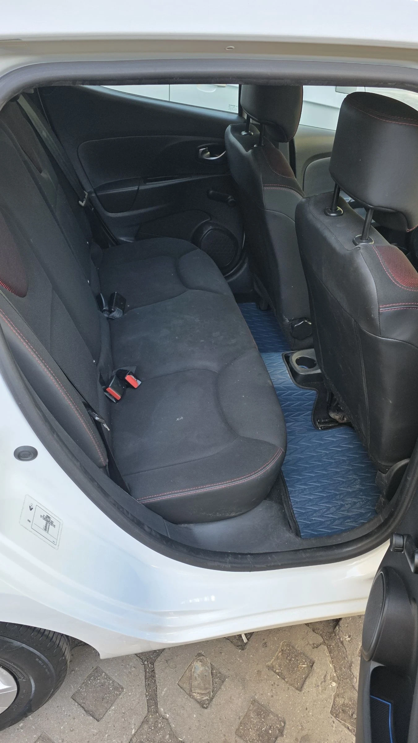 Renault Clio 1.5 DCI, снимка 9 - Автомобили и джипове - 54718280