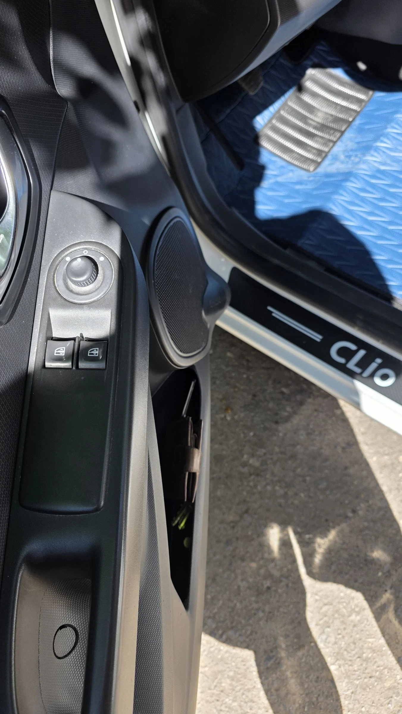 Renault Clio 1.5 DCI, снимка 17 - Автомобили и джипове - 54718280