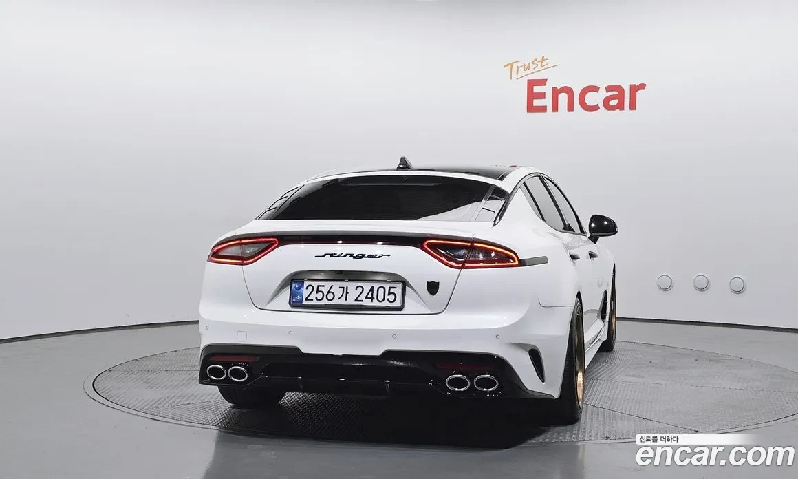 Kia Stinger, снимка 4 - Автомобили и джипове - 54735471