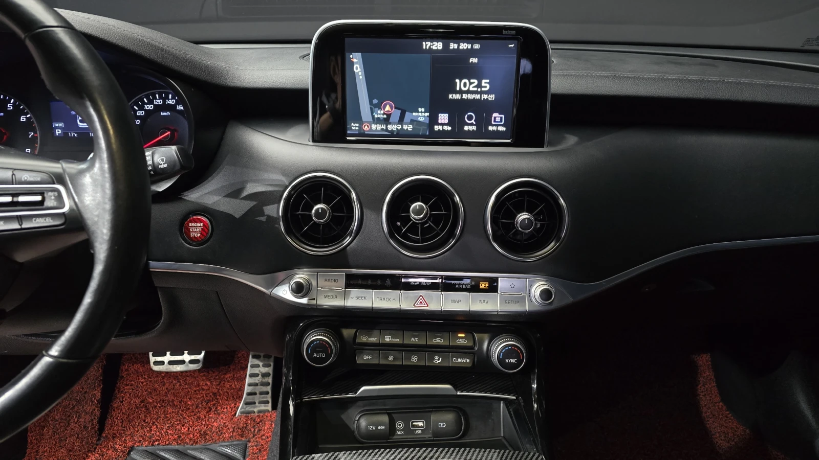 Kia Stinger DREAM EDITION/CARBON/ПОДГРЕВИ/ОБДУХВАНЕ, снимка 13 - Автомобили и джипове - 54880069