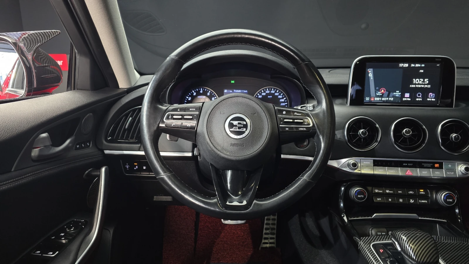 Kia Stinger DREAM EDITION/CARBON/ПОДГРЕВИ/ОБДУХВАНЕ, снимка 12 - Автомобили и джипове - 54880069