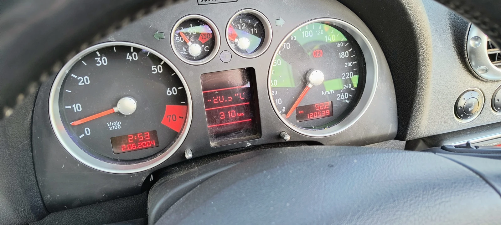 Audi Tt 1.8 T, снимка 14 - Автомобили и джипове - 54952633