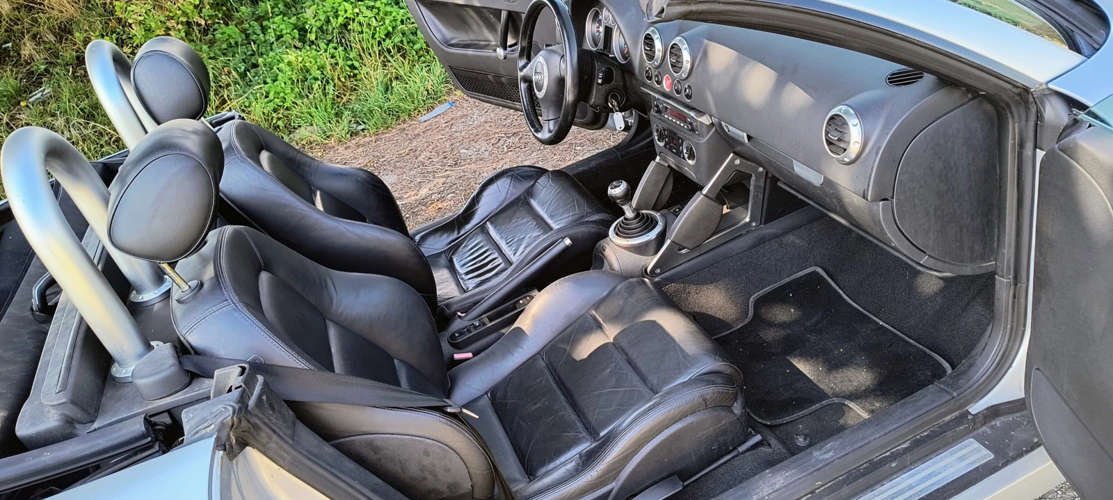 Audi Tt 1.8 T, снимка 13 - Автомобили и джипове - 54952633