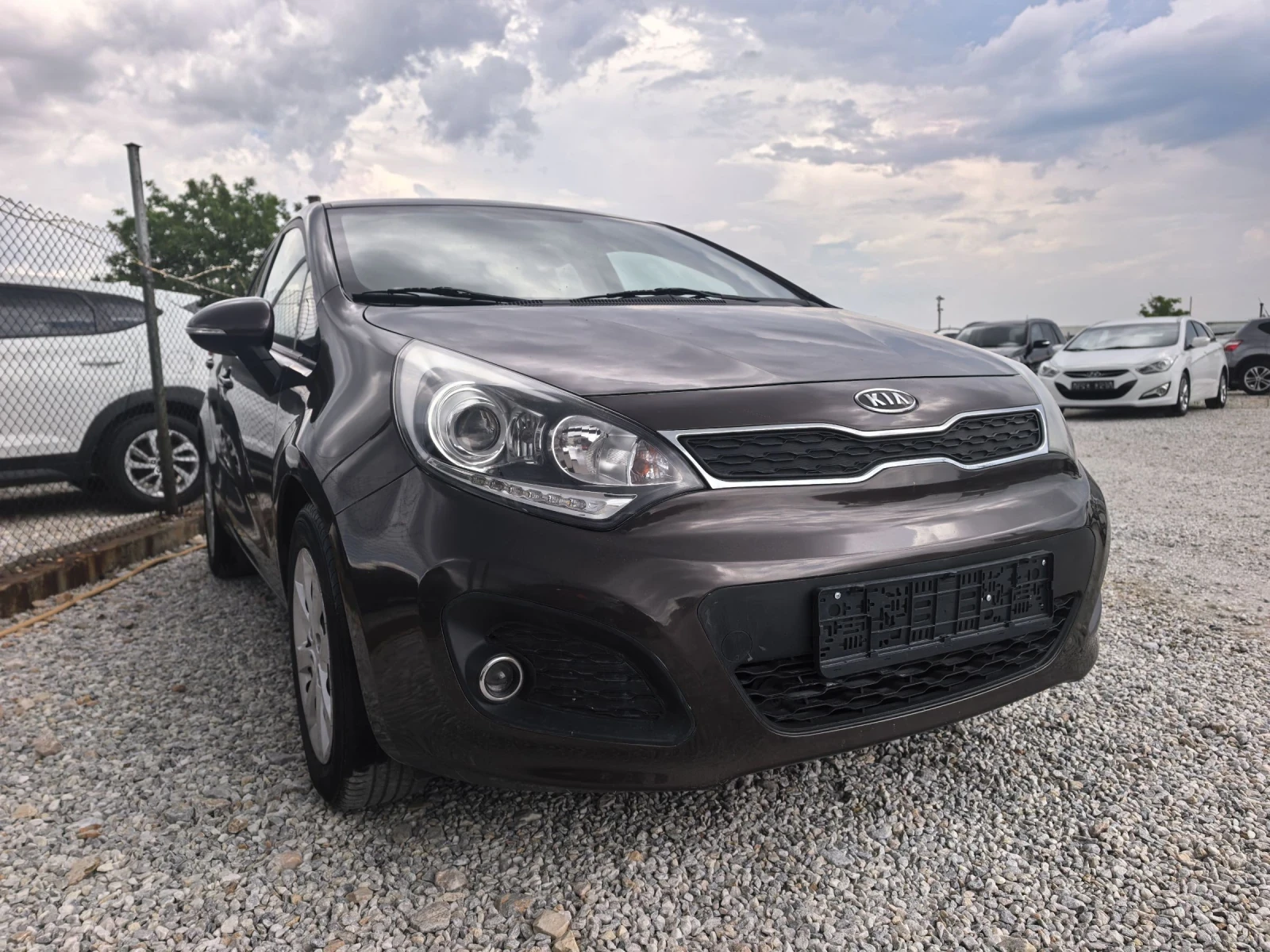 Kia Rio Бензин, снимка 4 - Автомобили и джипове - 55073297
