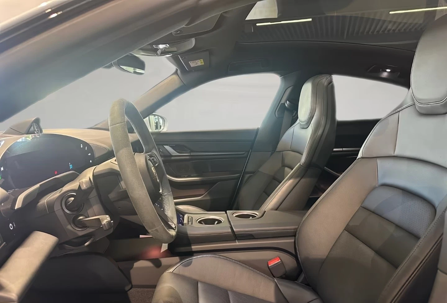 Porsche Taycan 4 / BOSE / PANO / 360 / , снимка 10 - Автомобили и джипове - 55091304