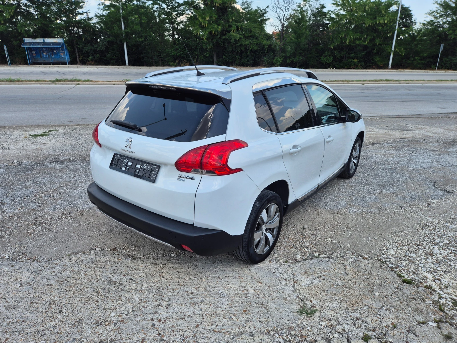 Peugeot 2008 1.6 HDI, NAVI, KOJA, снимка 5 - Автомобили и джипове - 55120817
