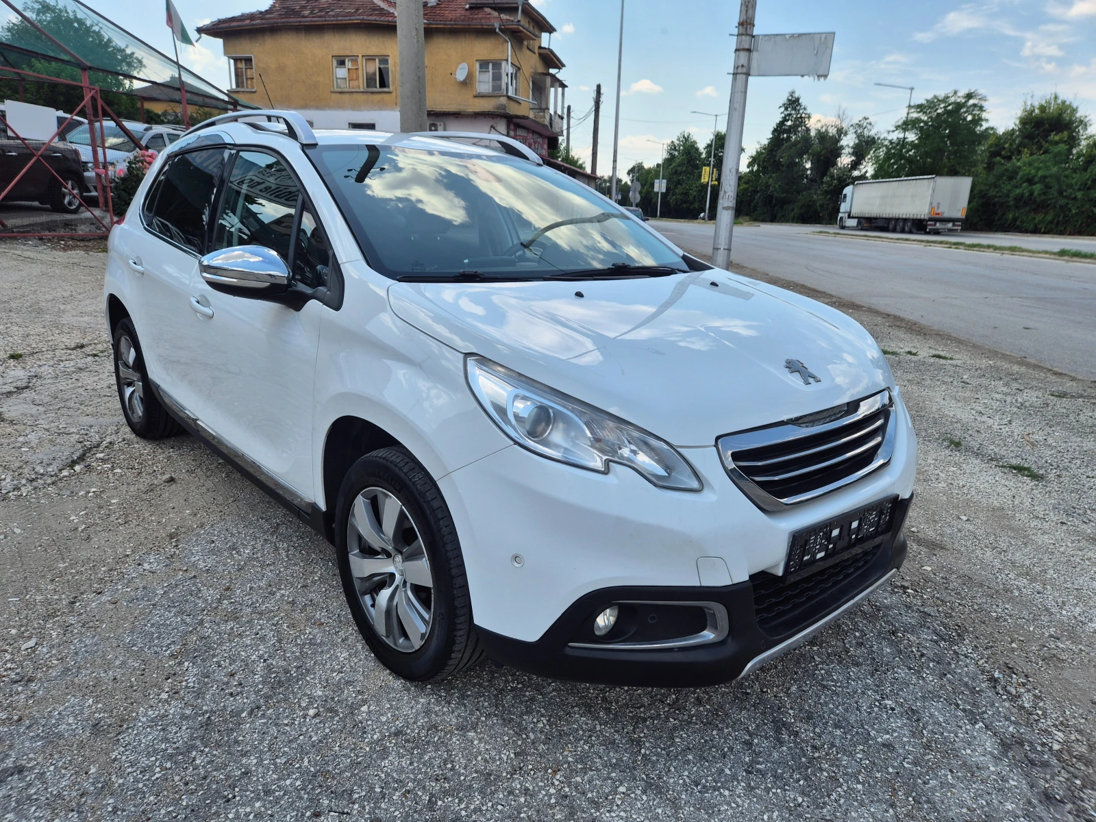 Peugeot 2008 1.6 HDI, NAVI, KOJA, снимка 3 - Автомобили и джипове - 55120817