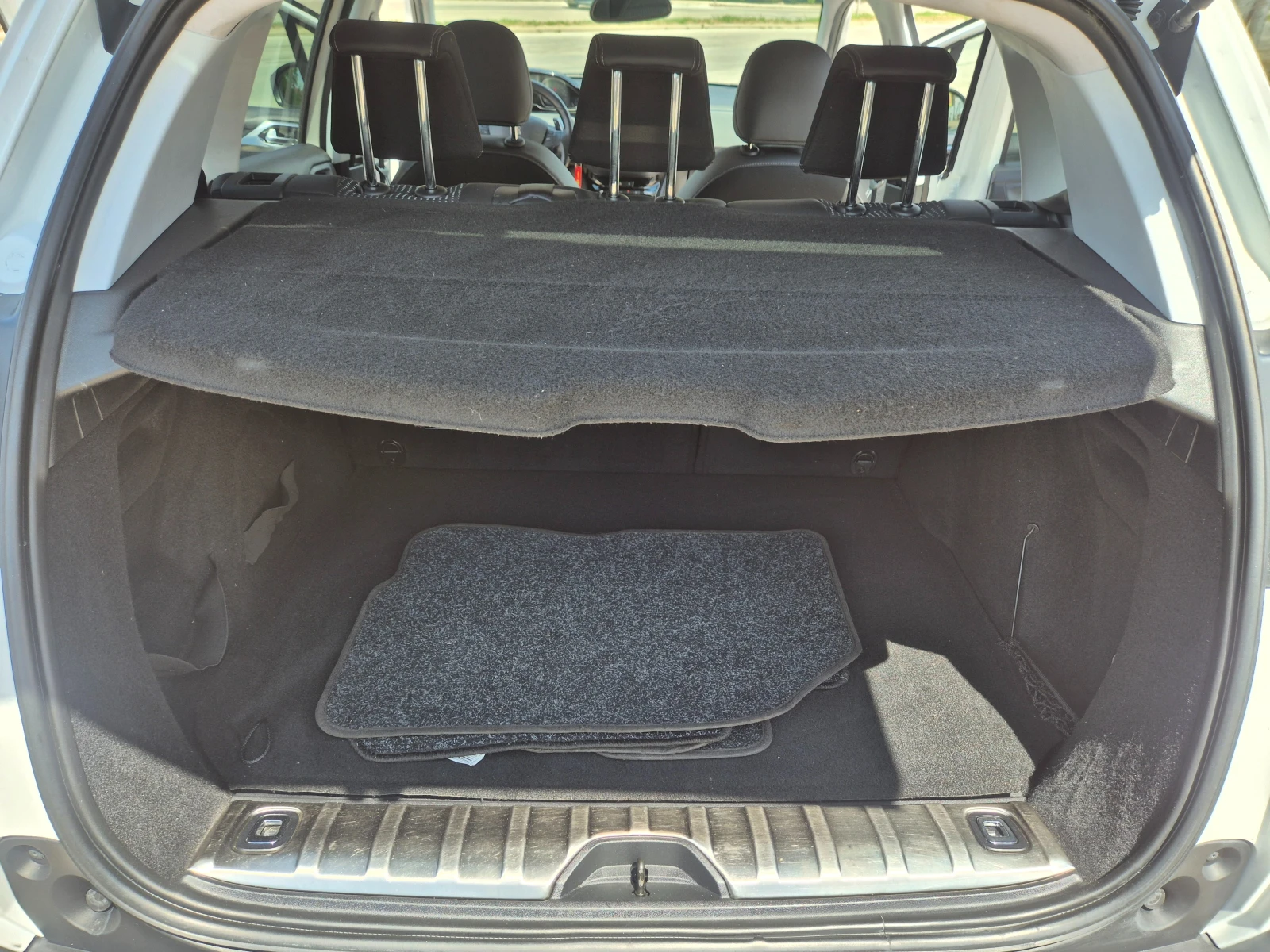 Peugeot 2008 1.6 HDI, NAVI, KOJA, снимка 16 - Автомобили и джипове - 55120817