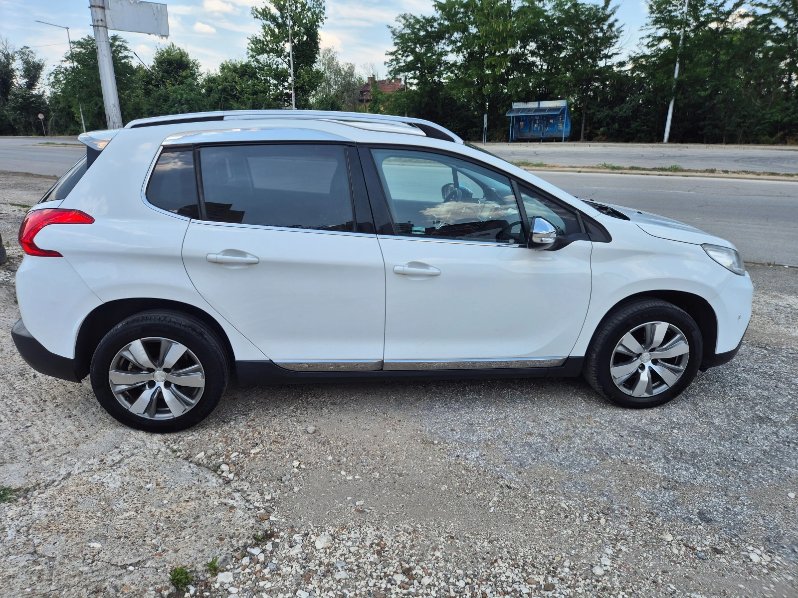 Peugeot 2008 1.6 HDI, NAVI, KOJA, снимка 4 - Автомобили и джипове - 55120817
