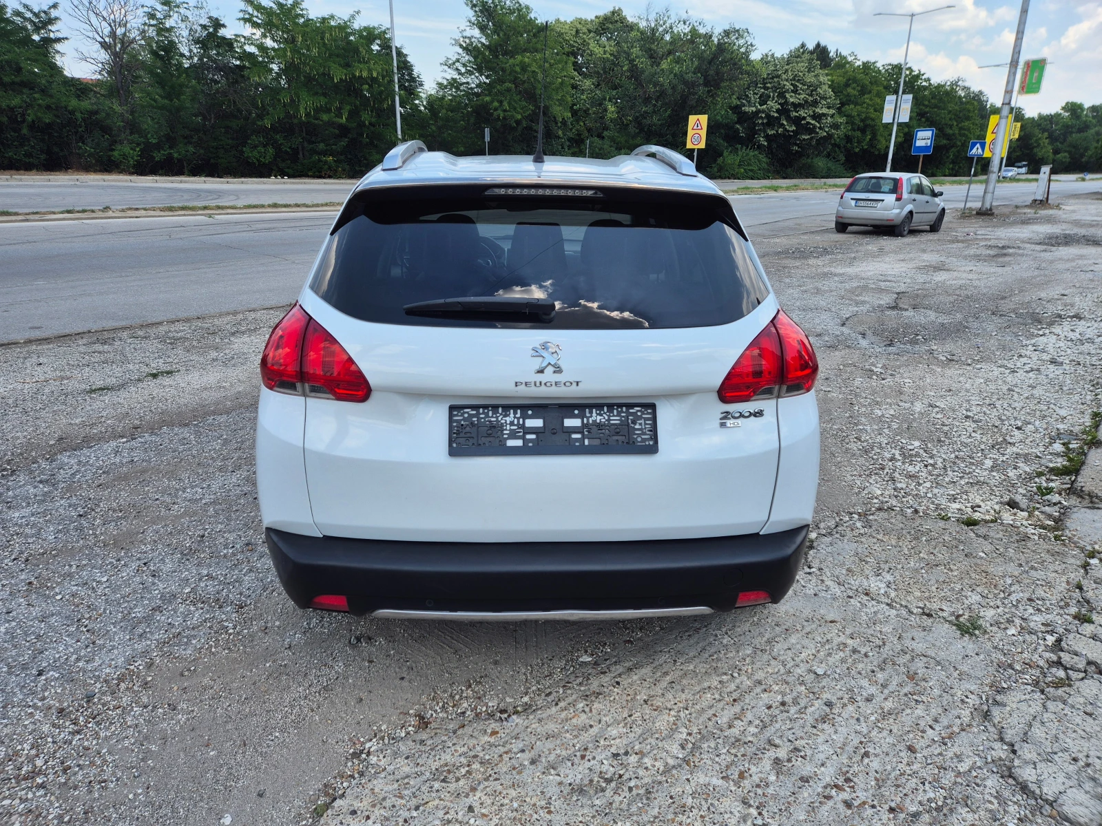 Peugeot 2008 1.6 HDI, NAVI, KOJA, снимка 6 - Автомобили и джипове - 55120817