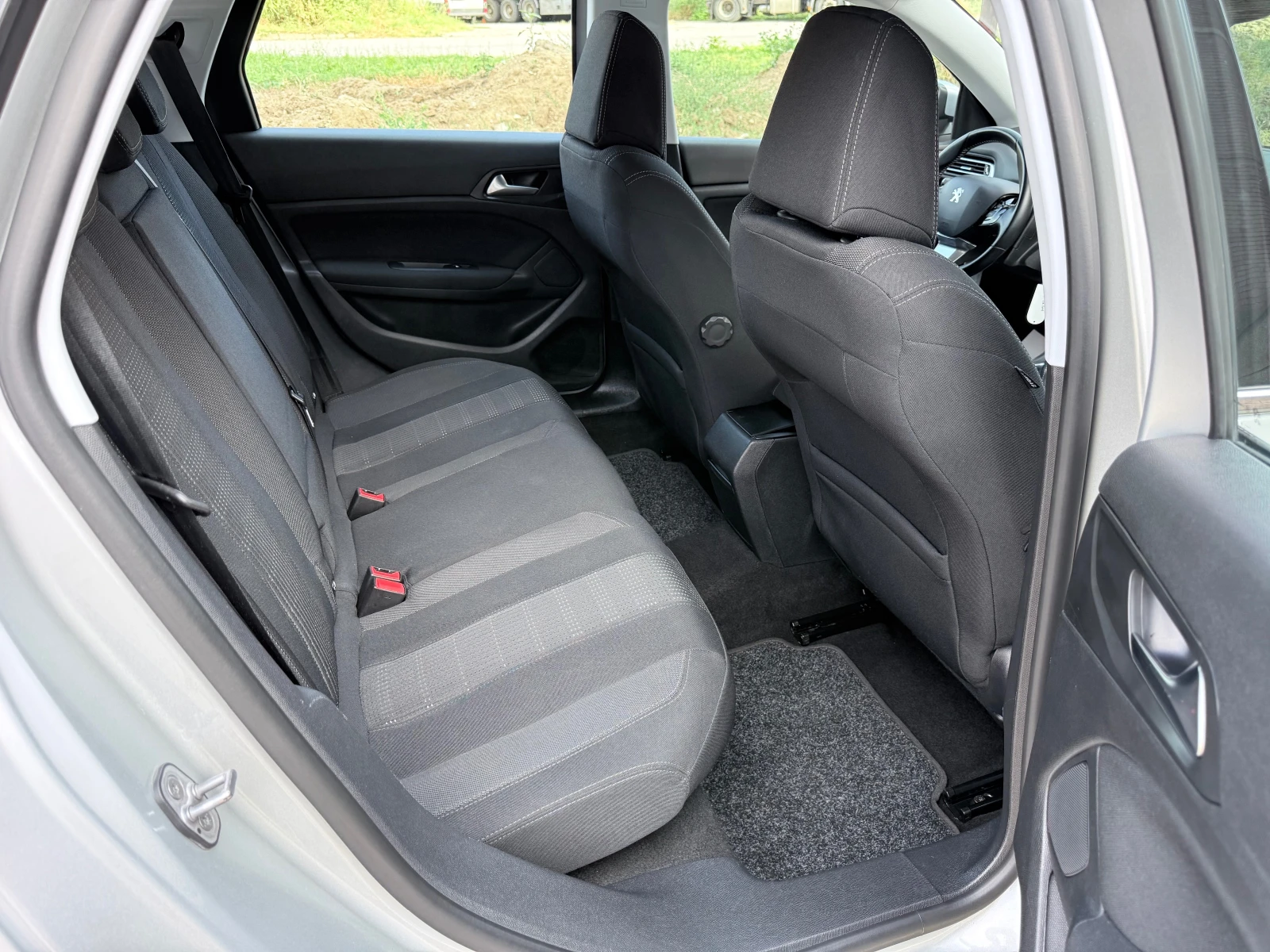 Peugeot 308 1.6HDI* 120k.c.* Allure* LED* Автоматик* Euro6B* , снимка 9 - Автомобили и джипове - 55182812