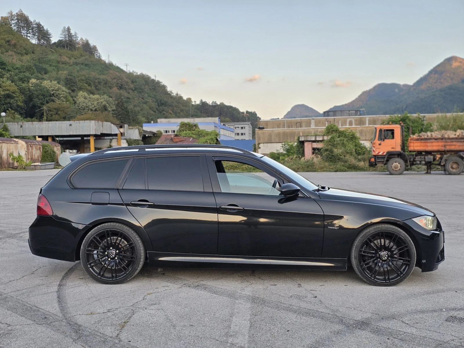 BMW 330 Ръчка/Задно, снимка 6 - Автомобили и джипове - 55946308