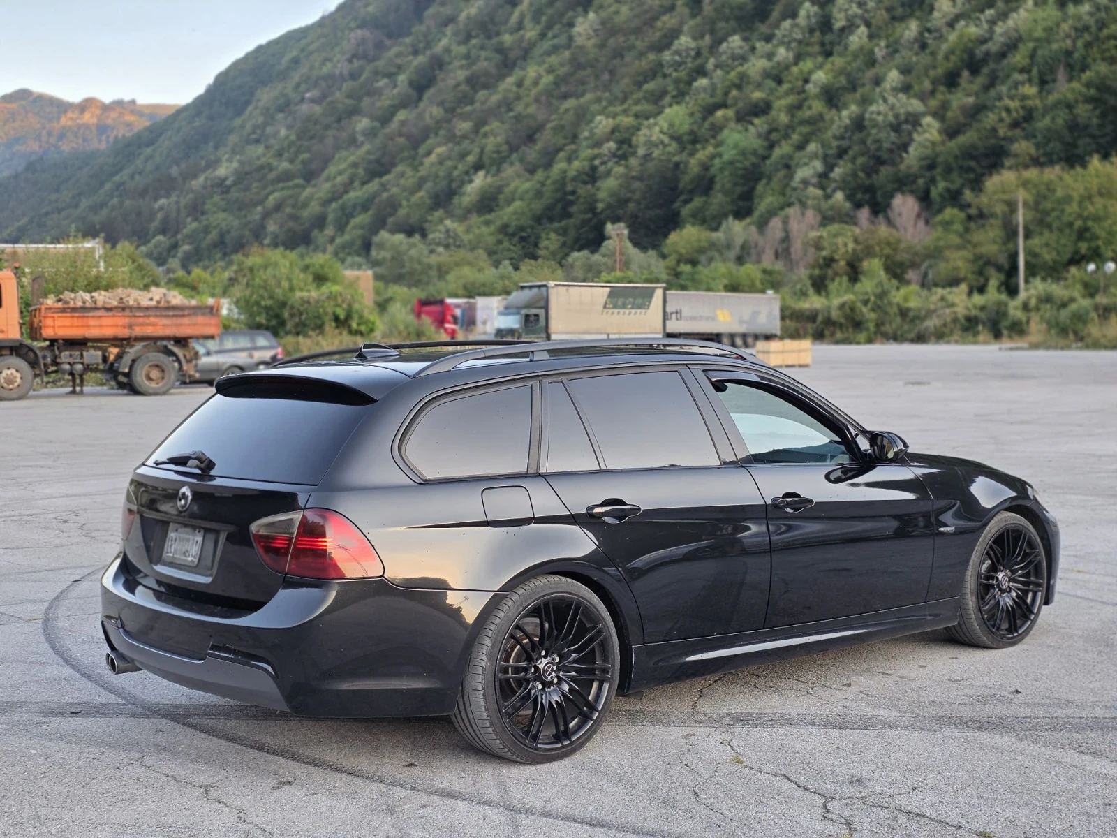 BMW 330 Ръчка/Задно, снимка 3 - Автомобили и джипове - 55946308