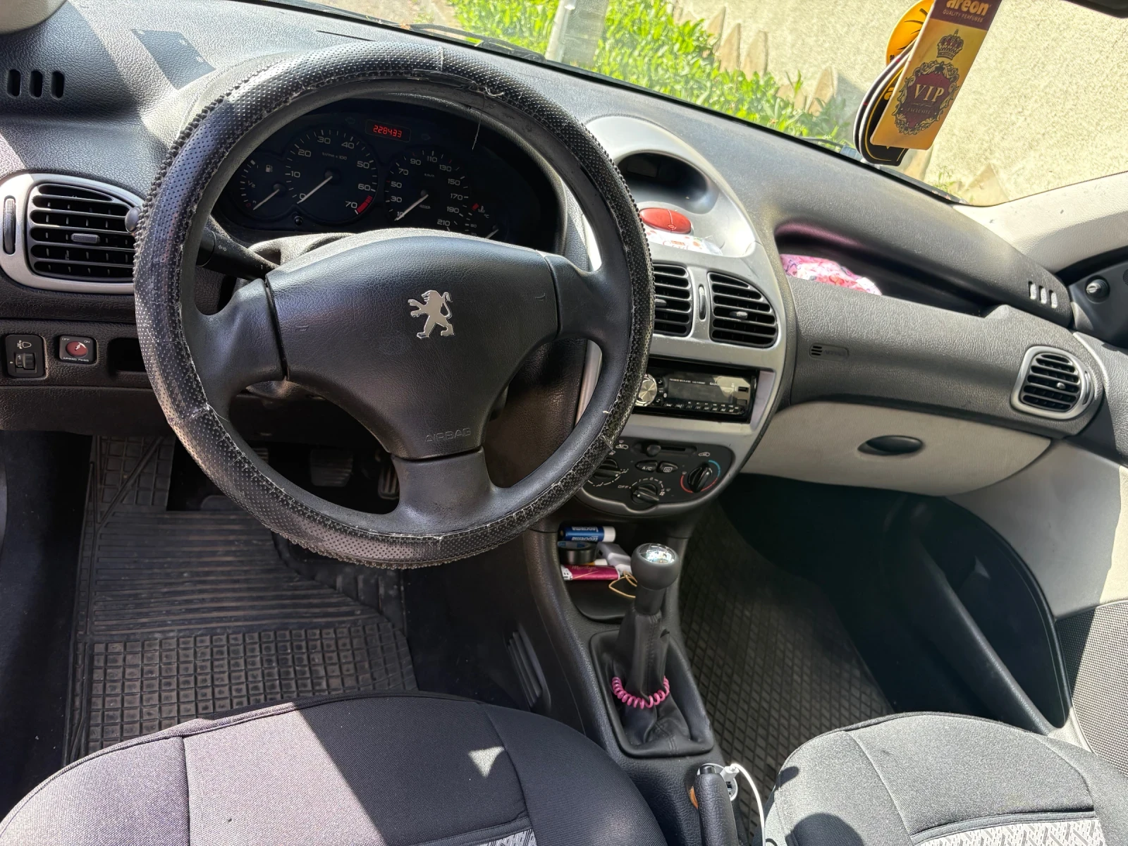 Peugeot 206 Колата е в добро състояние и е обслужвана винаги , снимка 8 - Автомобили и джипове - 56022556