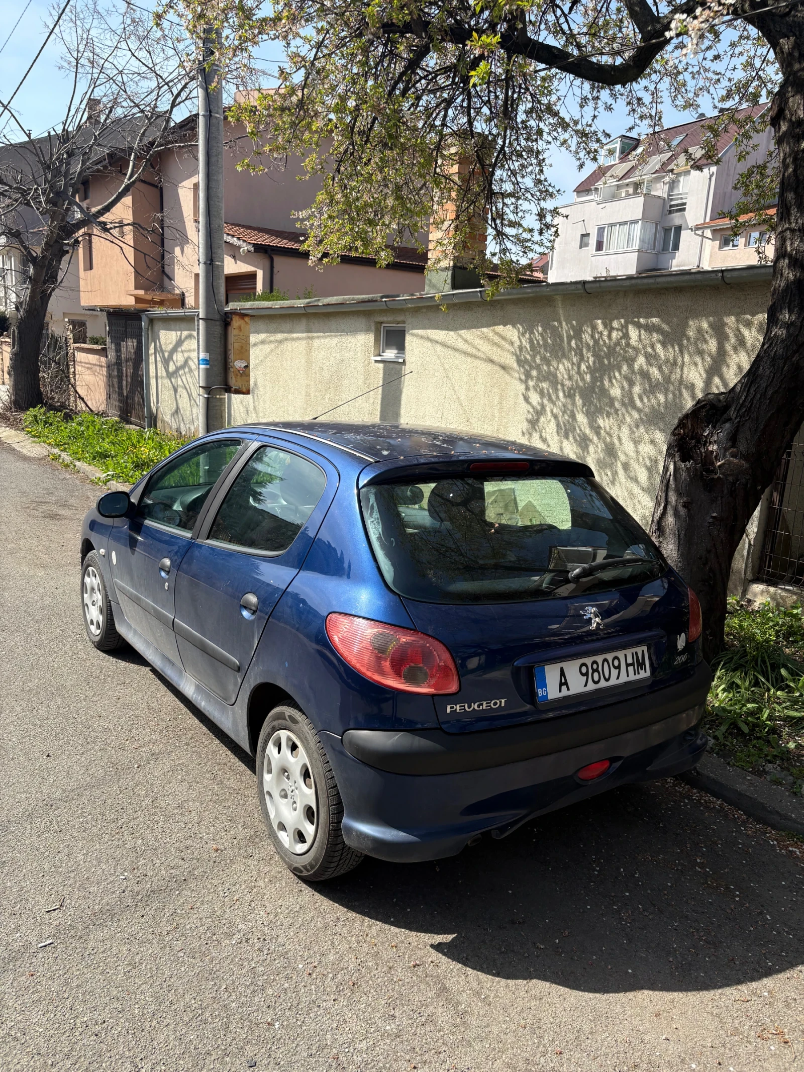 Peugeot 206 Колата е в добро състояние и е обслужвана винаги 
