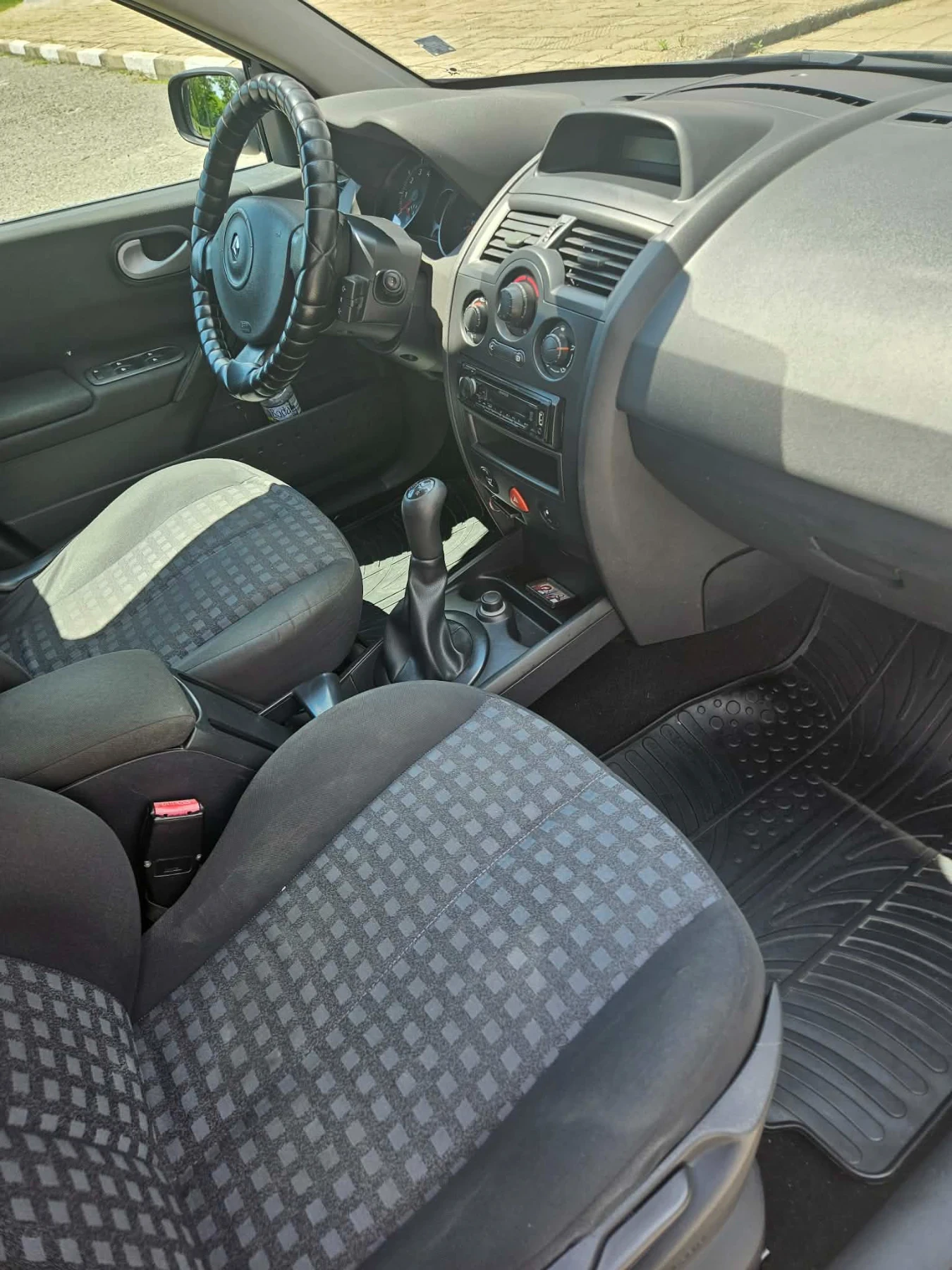 Renault Megane 2, снимка 8 - Автомобили и джипове - 56404000