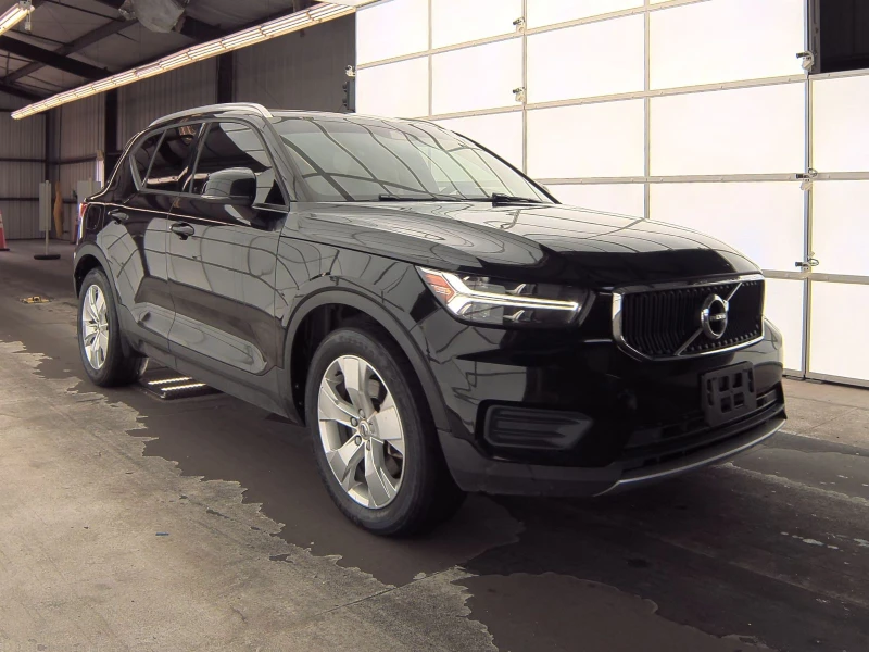 Volvo XC40 T4 Momentum, снимка 3 - Автомобили и джипове - 48260304