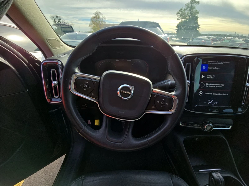 Volvo XC40 T4 Momentum, снимка 9 - Автомобили и джипове - 48260304