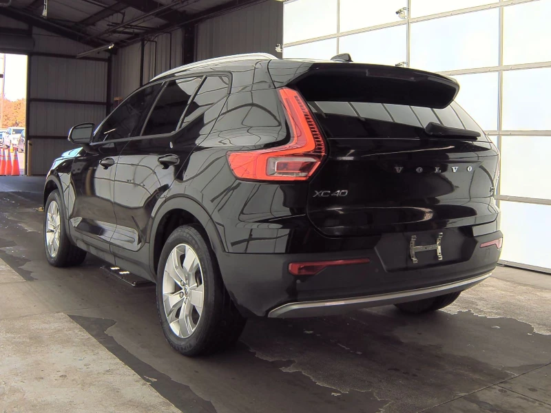 Volvo XC40 T4 Momentum, снимка 4 - Автомобили и джипове - 48260304