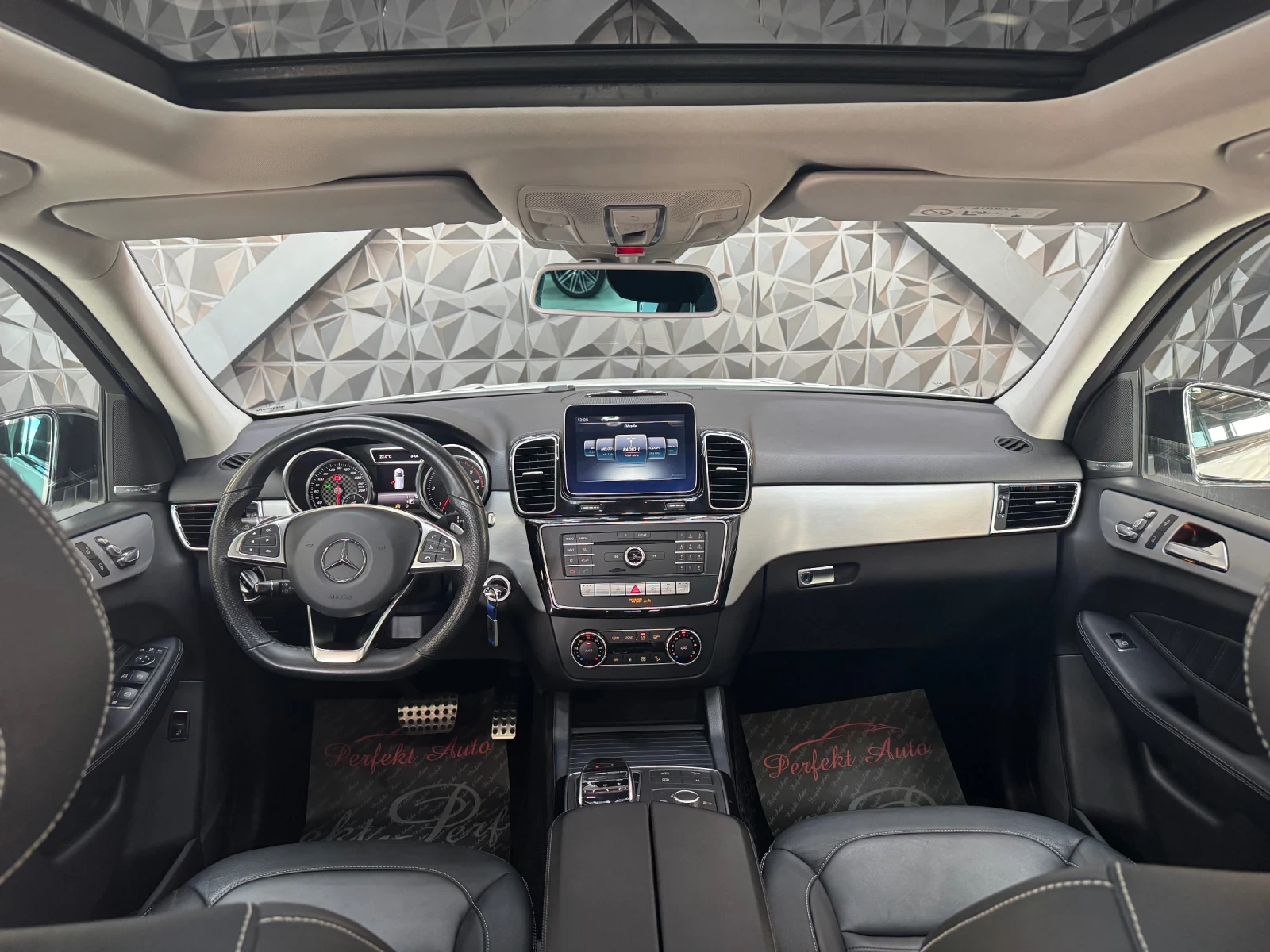 Mercedes-Benz GLE 350 d 4 MATIC * AMG * ПАНОРАМА *  - изображение 6