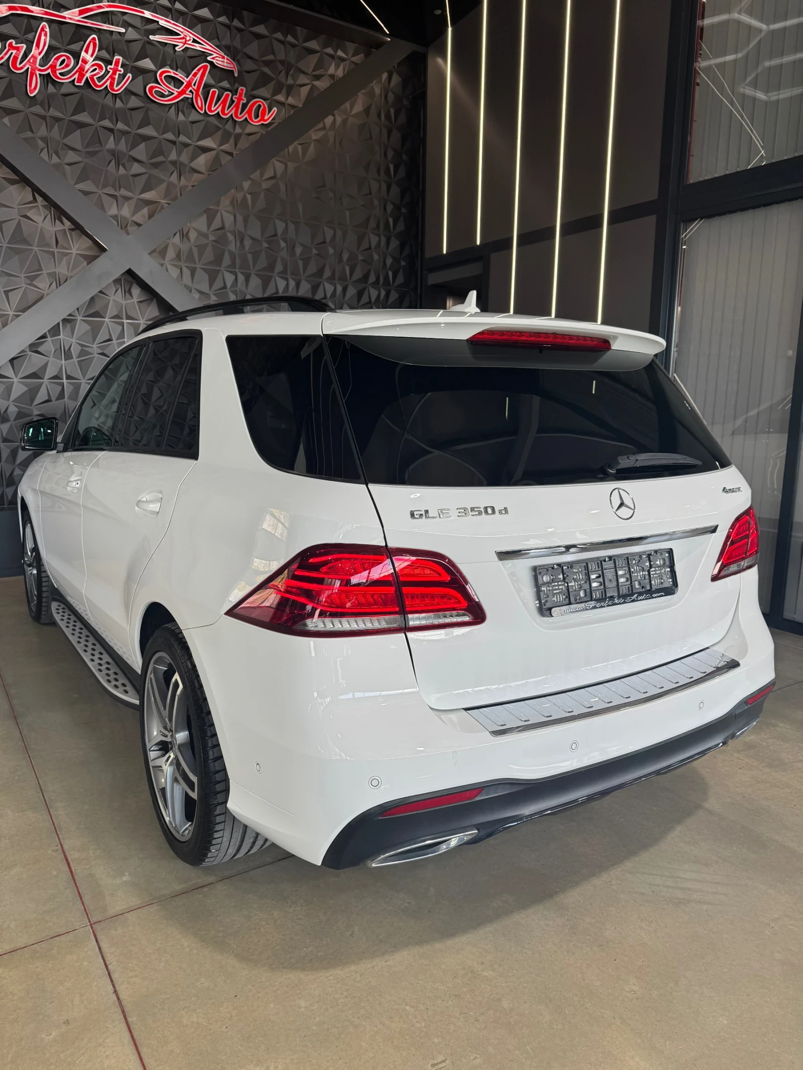 Mercedes-Benz GLE 350 d 4 MATIC * AMG * ПАНОРАМА *  - изображение 3