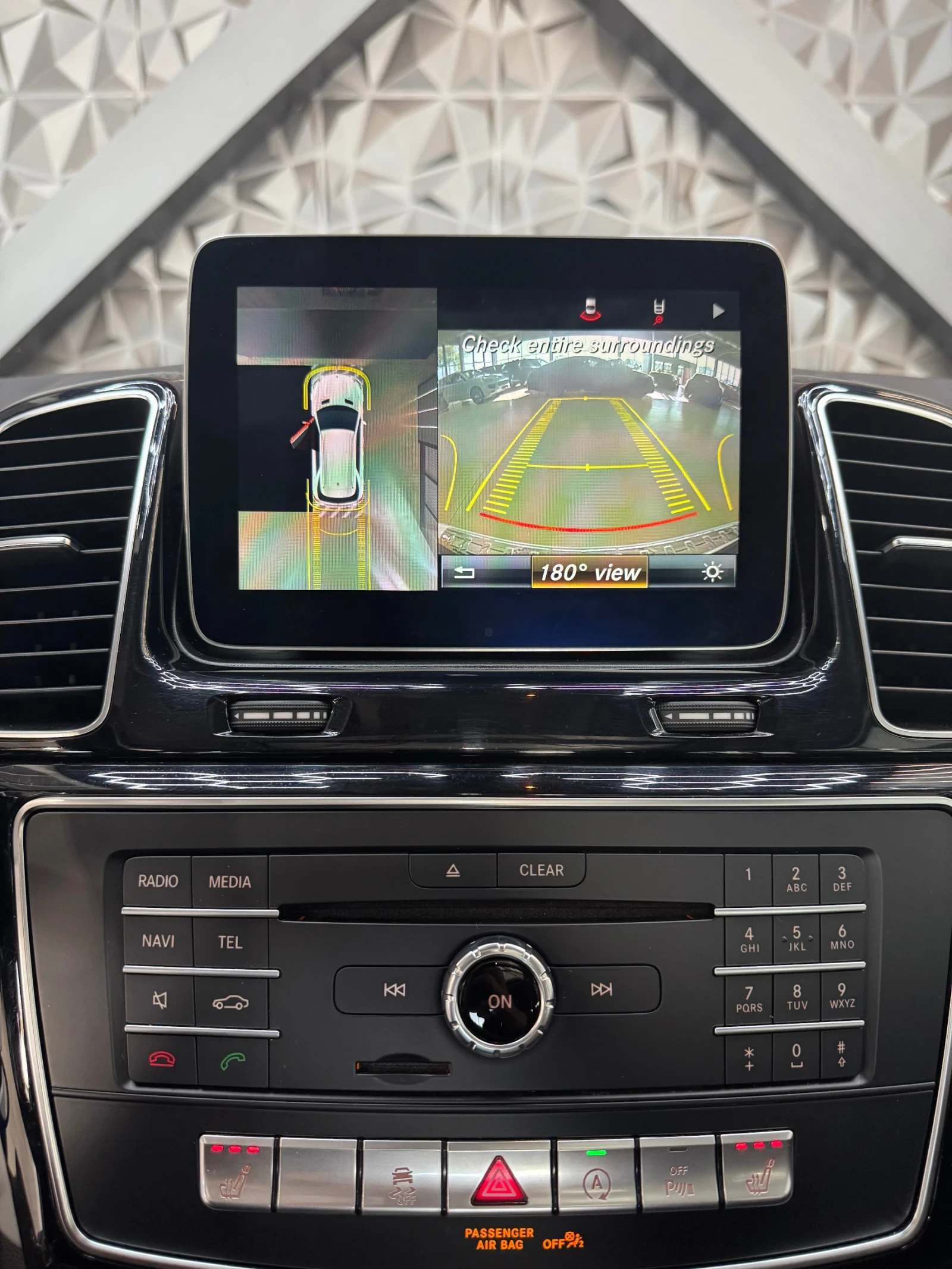 Mercedes-Benz GLE 350 d 4 MATIC * AMG * ПАНОРАМА *  - изображение 9