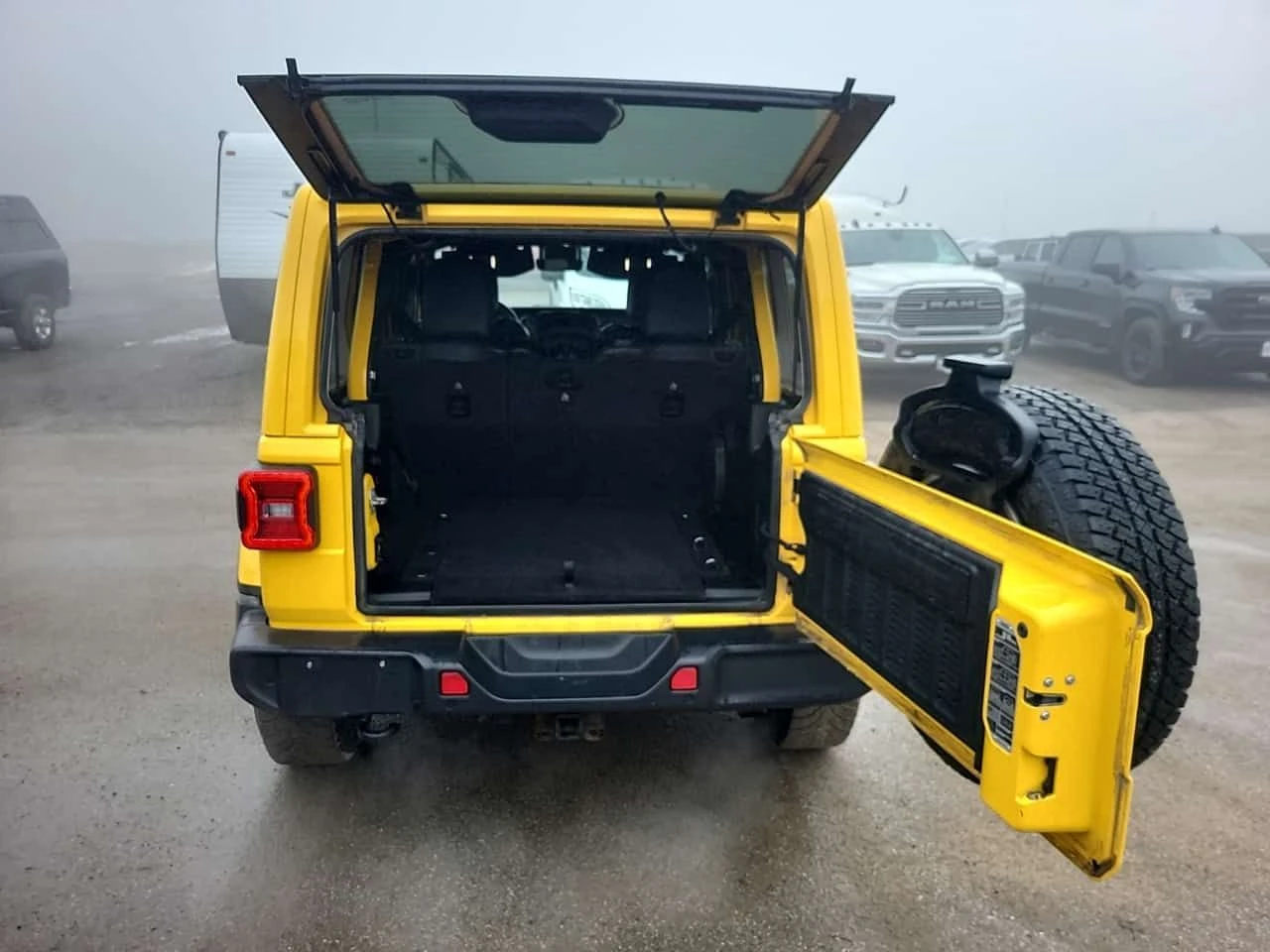 Jeep Wrangler SAHARA /CARFAX/Кожа/Нави/Подгрев, снимка 13 - Автомобили и джипове - 53715129