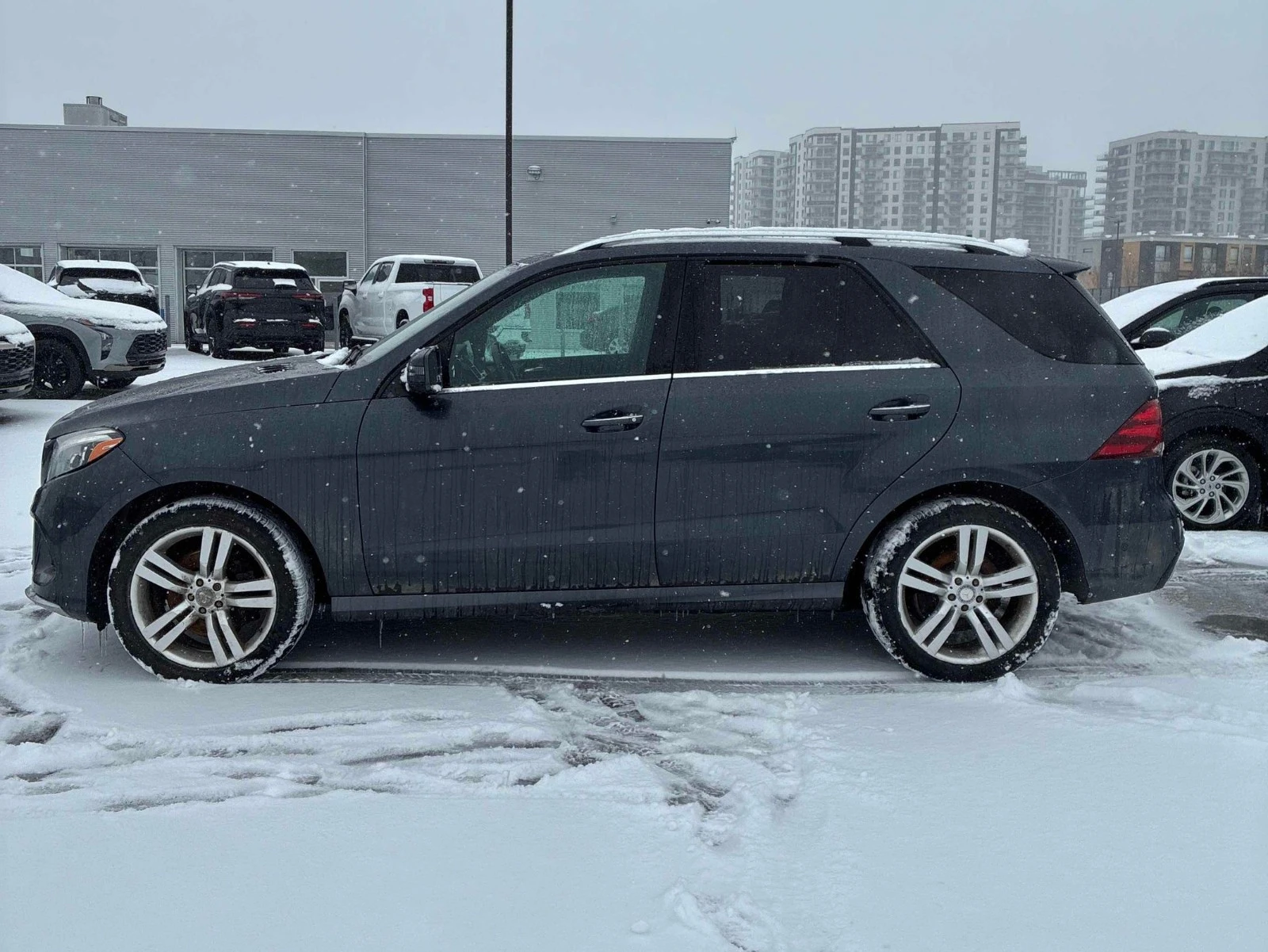 Mercedes-Benz GLE 350 DIESEL С РЕГИСТРАЦИЯ & АВТО КРЕДИТ, снимка 3 - Автомобили и джипове - 53947458