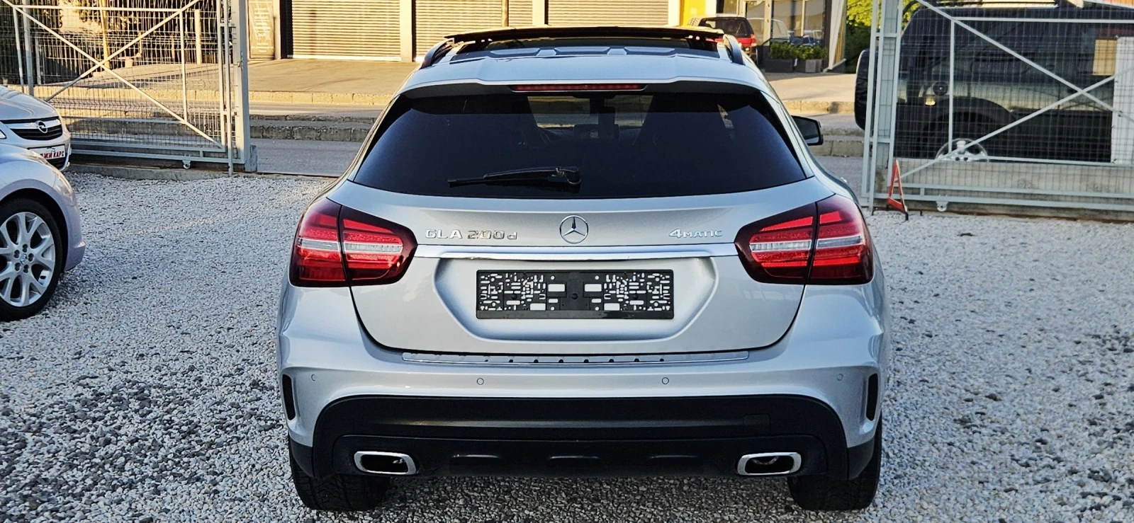 Mercedes-Benz GLA 200 AMG* 4MATIC* PANORAMA* NAVI+ KAMERA* LED* XENON, снимка 5 - Автомобили и джипове - 54557218