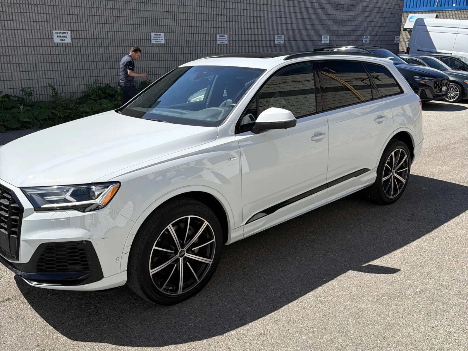 Audi Q7 Progressiv * Keyless * CARFAX * АВТО КРЕДИТ * , снимка 2 - Автомобили и джипове - 54919636