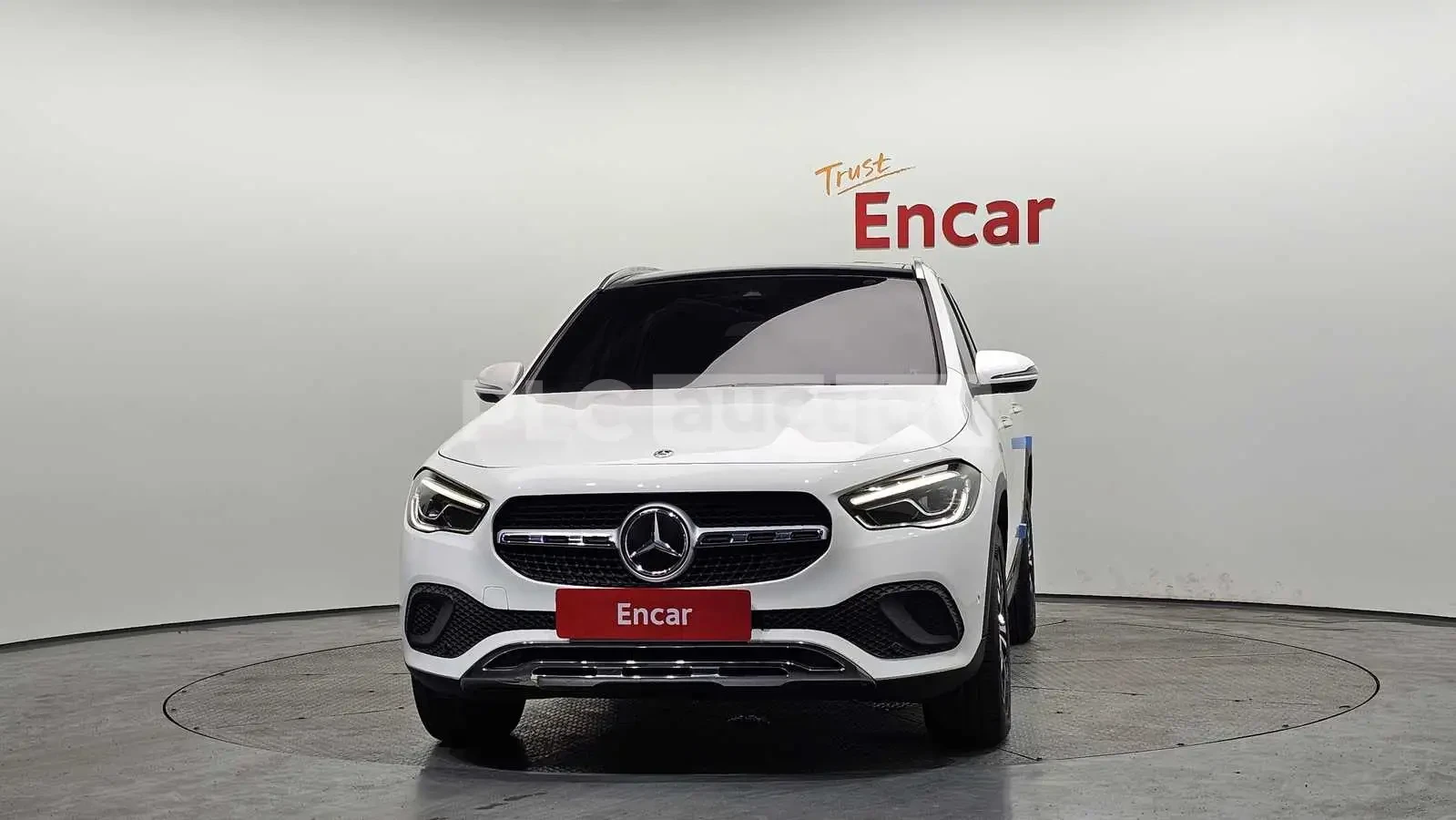Mercedes-Benz GLA 250 | КАМЕРА| ПОДГРЕВ| DIST| PANO| ВКЛ.ТЕХНОТЕСТ, снимка 3 - Автомобили и джипове - 54956747