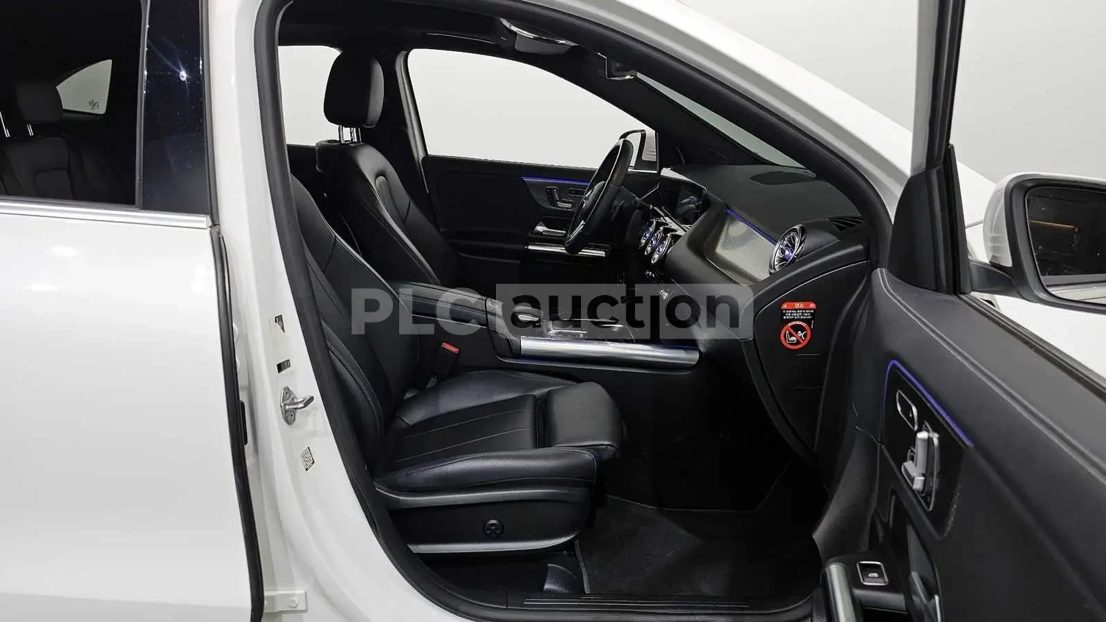 Mercedes-Benz GLA 250 | КАМЕРА| ПОДГРЕВ| DIST| PANO| ВКЛ.ТЕХНОТЕСТ, снимка 13 - Автомобили и джипове - 54956747