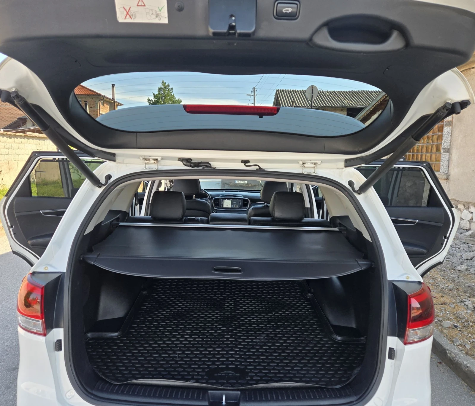 Kia Sorento FULL 2.2CRDI 4x4* ПРЕЗИДЕНТ* FACELIFT WAZE , снимка 17 - Автомобили и джипове - 55248107