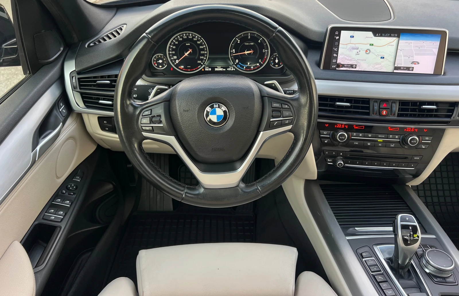 BMW X5 3.0xd FACE/PANORAMA/LASER/CARPLAY/360 KAMERA/FULL, снимка 11 - Автомобили и джипове - 55815243