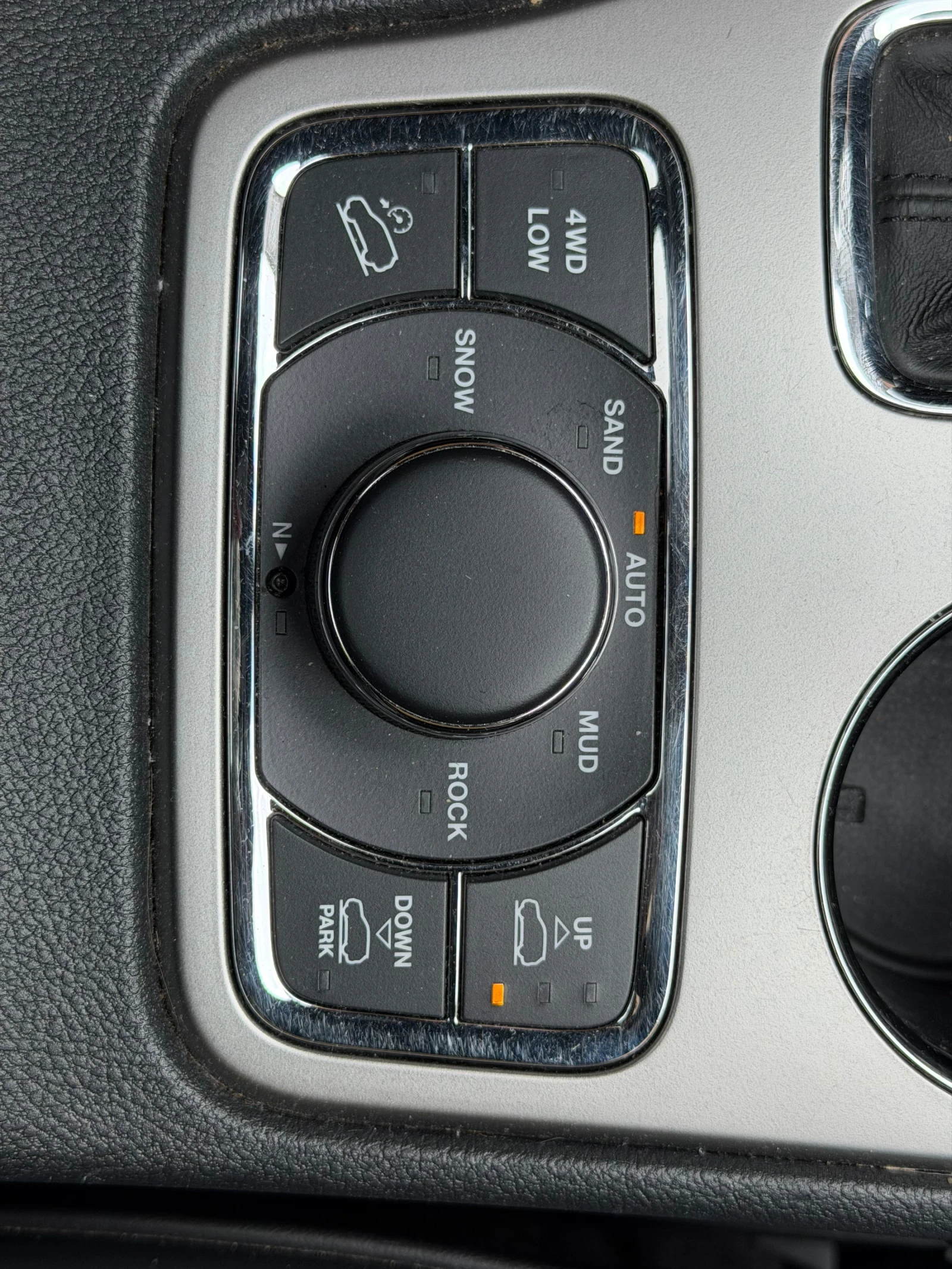Jeep Grand cherokee 5.7 HEMI 2018, снимка 8 - Автомобили и джипове - 56160579